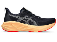 ASICS Novablast 5 - Mitternachts-/Orangefarbenes Leuchten / 3.5