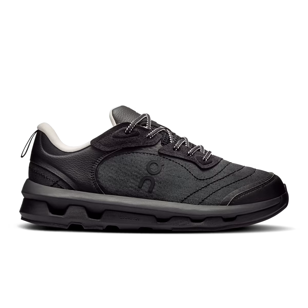 Auf dem Wolkenzonenmond